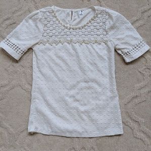 Formal multi- patterned white top